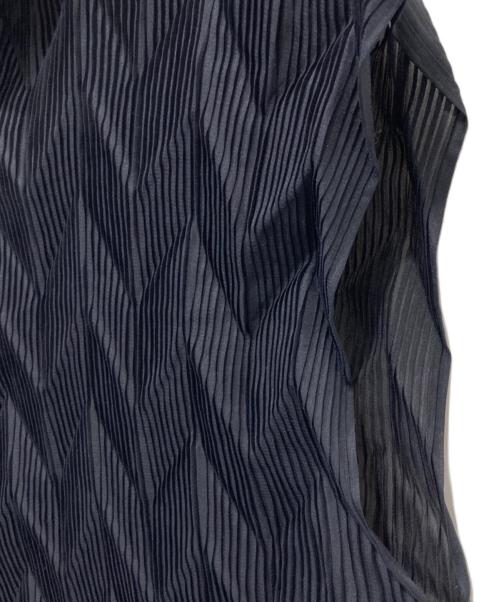 ISSEY MIYAKE FETE（イッセイミヤケフェット）ISSEY MIYAKE FETE (イッセイミヤケフェット) プリーツノースリーブカットソー ブラック サイズ:2の古着・服飾アイテム
