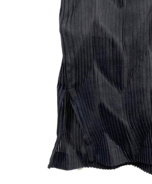 ISSEY MIYAKE FETE（イッセイミヤケフェット）ISSEY MIYAKE FETE (イッセイミヤケフェット) プリーツノースリーブカットソー ブラック サイズ:2の古着・服飾アイテム
