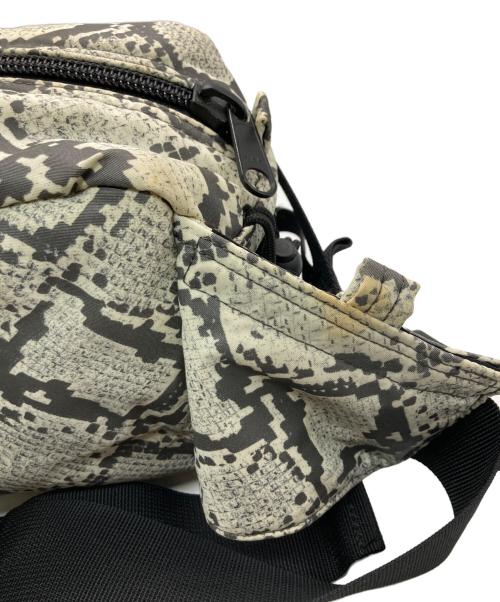 HEAD PORTER（ヘッドポーター）HEAD PORTER (ヘッドポーター) パイソン柄ウエストバッグ グレーの古着・服飾アイテム