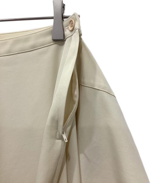 ISSEY MIYAKE FETE（イッセイミヤケフェット）ISSEY MIYAKE FETE (イッセイミヤケフェット) ストレッチラップスカートパンツ ベージュ サイズ:03の古着・服飾アイテム