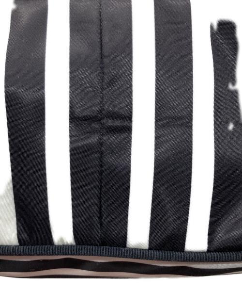 Kate Spade（ケイトスペード）Kate Spade (ケイトスペード) ボーダーナイロンバッグ ブラック×ホワイトの古着・服飾アイテム