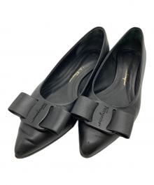 Salvatore Ferragamo（サルヴァトーレ フェラガモ）の古着「VIVA NEW ヴァラリボン フラットパンプス」｜ブラック