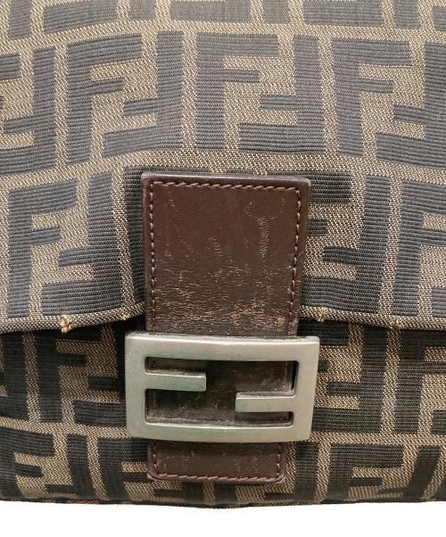 FENDI（フェンディ）FENDI (フェンディ) ズッカ柄マンマバケットショルダーバッグ ブラウンの古着・服飾アイテム