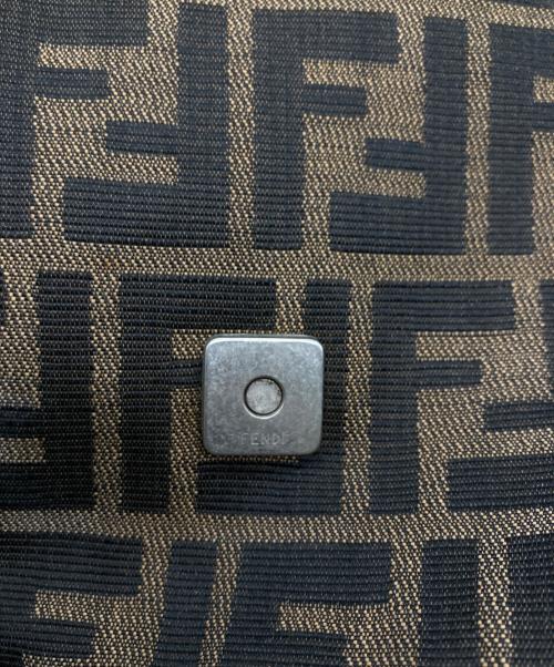 FENDI（フェンディ）FENDI (フェンディ) ズッカ柄マンマバケットショルダーバッグ ブラウンの古着・服飾アイテム