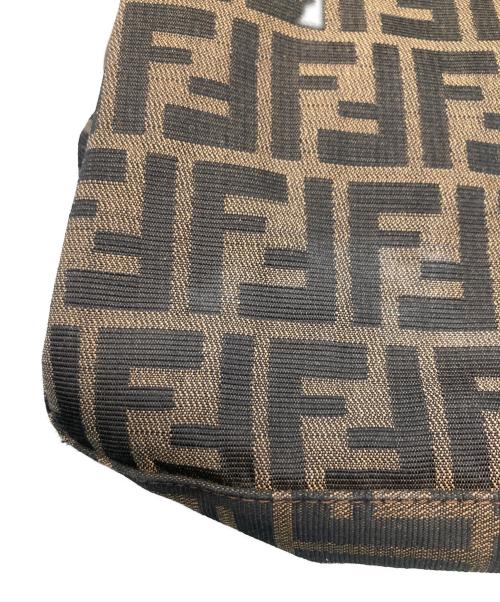 FENDI（フェンディ）FENDI (フェンディ) ズッカ柄マンマバケットショルダーバッグ ブラウンの古着・服飾アイテム