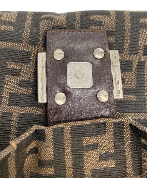 FENDI（フェンディ）FENDI (フェンディ) ズッカ柄マンマバケットショルダーバッグ ブラウンの古着・服飾アイテム