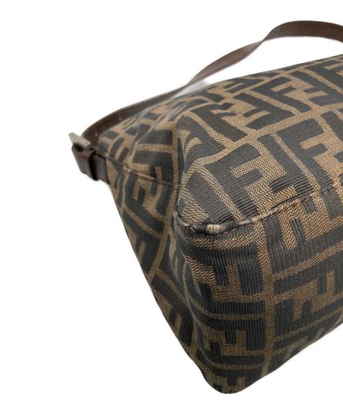 FENDI（フェンディ）FENDI (フェンディ) ズッカ柄マンマバケットショルダーバッグ ブラウンの古着・服飾アイテム