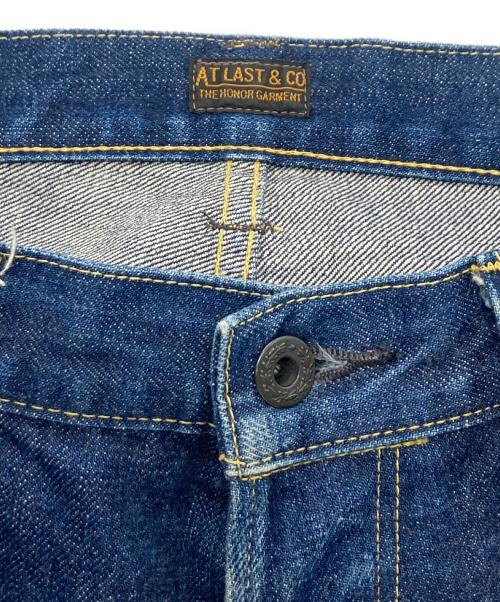 ATLAST & CO（アットラスト）ATLAST & CO (アットラスト) デニムパンツ インディゴ サイズ:W31の古着・服飾アイテム