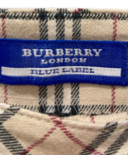 BURBERRY BLUE LABEL（バーバリー ブルー レーベル）BURBERRY BLUE LABEL (バーバリー ブルー レーベル) ベルト付きノバチェックスカート ベージュ×レッド サイズ:38の古着・服飾アイテム
