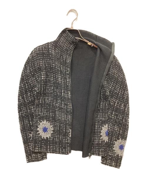 me ISSEY MIYAKE（ミーイッセイ ミヤケ）me ISSEY MIYAKE (ミーイッセイ ミヤケ) 総柄プリーツカットソー ブラック サイズ:-の古着・服飾アイテム