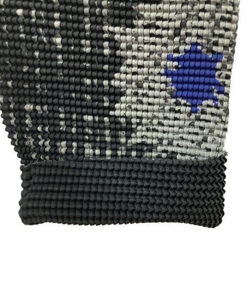 me ISSEY MIYAKE（ミーイッセイ ミヤケ）me ISSEY MIYAKE (ミーイッセイ ミヤケ) 総柄プリーツカットソー ブラック サイズ:-の古着・服飾アイテム