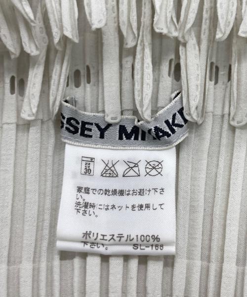 ISSEY MIYAKE（イッセイミヤケ）ISSEY MIYAKE (イッセイミヤケ) ノースリーブワンピース アイボリー サイズ:Mの古着・服飾アイテム
