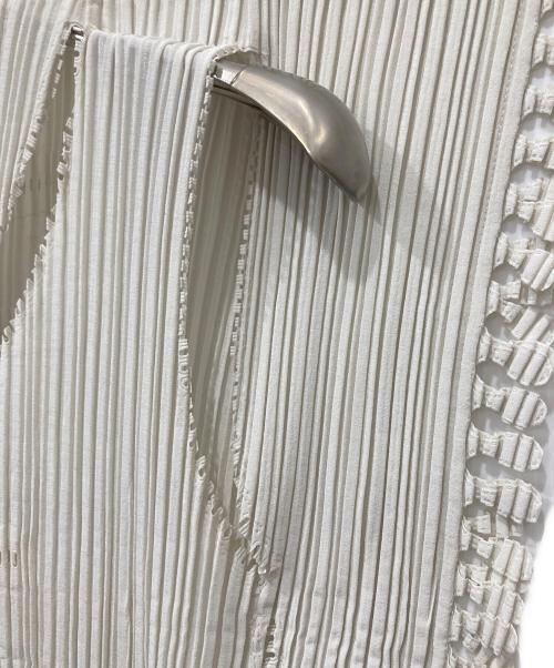 ISSEY MIYAKE（イッセイミヤケ）ISSEY MIYAKE (イッセイミヤケ) ノースリーブワンピース アイボリー サイズ:Mの古着・服飾アイテム