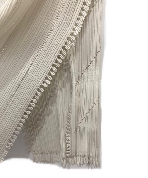ISSEY MIYAKE（イッセイミヤケ）ISSEY MIYAKE (イッセイミヤケ) ノースリーブワンピース アイボリー サイズ:Mの古着・服飾アイテム