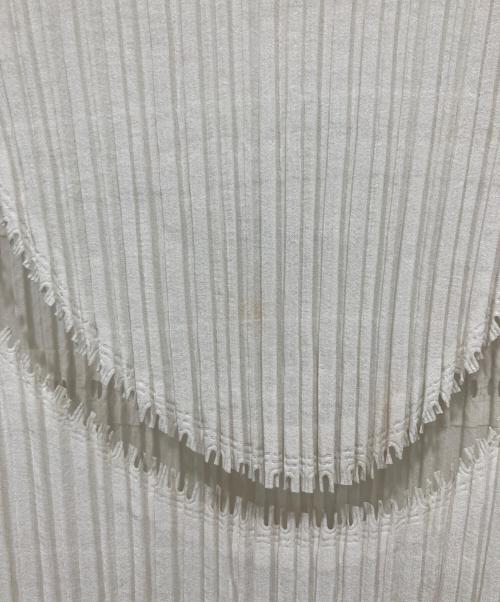 ISSEY MIYAKE（イッセイミヤケ）ISSEY MIYAKE (イッセイミヤケ) ノースリーブワンピース アイボリー サイズ:Mの古着・服飾アイテム