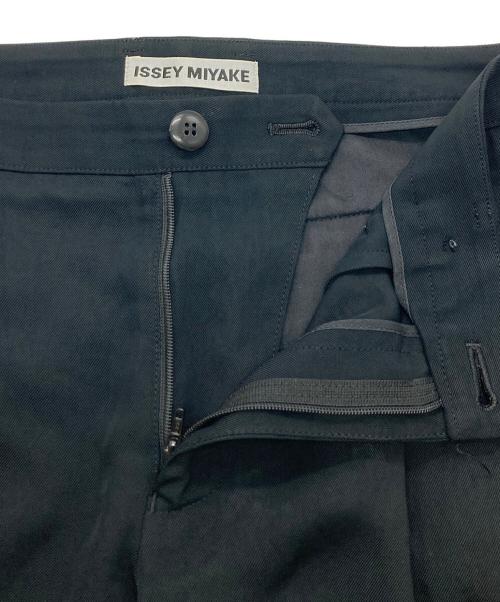 ISSEY MIYAKE（イッセイミヤケ）ISSEY MIYAKE (イッセイミヤケ) タックパンツ ブラック サイズ:3の古着・服飾アイテム
