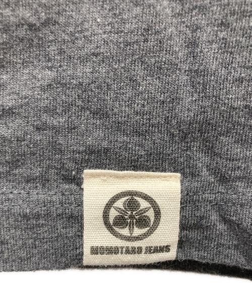 MOMOTARO JEANS（桃太郎ジーンズ）MOMOTARO JEANS (桃太郎ジーンズ) 出陣 GTB マスクマン 桃太郎 Tシャツ グレー サイズ:Lの古着・服飾アイテム