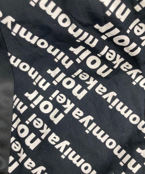 noir kei ninomiya（ノワール ケイ ニノミヤ）noir kei ninomiya (ノワール ケイ ニノミヤ) ロゴプリント柄トートバッグ ブラックの古着・服飾アイテム