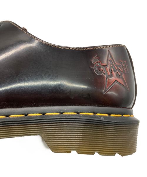 Dr.Martens（ドクターマーチン）Dr.Martens (ドクターマーチン) The Clash (ザクラッシュ) 1461 'Cherry Red' 3ホールシューズ ブラウン サイズ:UK8の古着・服飾アイテム