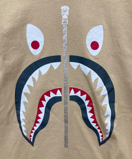 BAPE BY A BATHING APE（ベイプバイアベイシングエイプ）BAPE BY A BATHING APE (ベイプバイアベイシングエイプ) shark graphic T-shirt ベージュ サイズ:Mの古着・服飾アイテム
