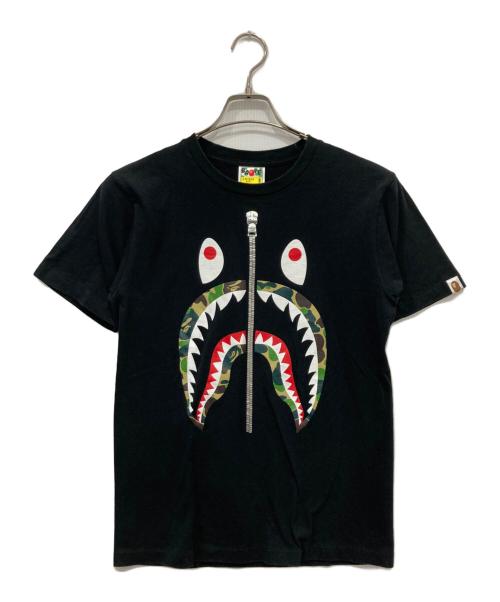 BAPE BY A BATHING APE（ベイプバイアベイシングエイプ）BAPE BY A BATHING APE (ベイプバイアベイシングエイプ) shark graphic T-shirt ブラック サイズ:Sの古着・服飾アイテム