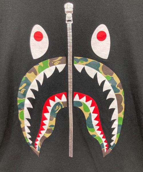 BAPE BY A BATHING APE（ベイプバイアベイシングエイプ）BAPE BY A BATHING APE (ベイプバイアベイシングエイプ) shark graphic T-shirt ブラック サイズ:Sの古着・服飾アイテム