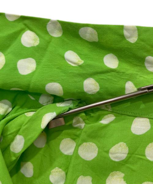 ISSEY MIYAKE（イッセイミヤケ）ISSEY MIYAKE (イッセイミヤケ) ドット柄クロップドシャツ グリーン サイズ:Mの古着・服飾アイテム