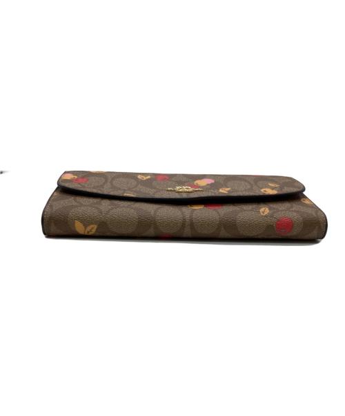 COACH（コーチ）COACH (コーチ) SLIMENVELOPEWALLET CHERRYPRINT ブラウンの古着・服飾アイテム