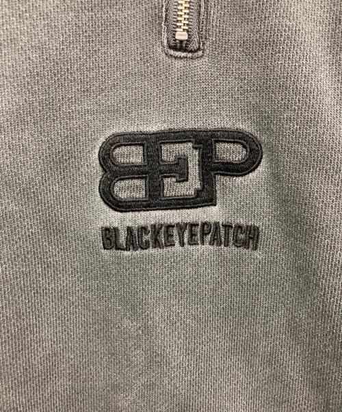 THE BLACK EYE PATCH（ブラックアイパッチ）THE BLACK EYE PATCH (ブラックアイパッチ) Supercar Half Zip Sweat グレー サイズ:XLの古着・服飾アイテム