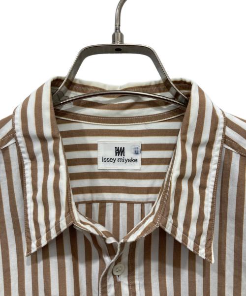 IM ISSEY MIYAKE（アイエムイッセイミヤケ）IM ISSEY MIYAKE (アイエムイッセイミヤケ) ストライプシャツ ホワイト×ブラウン サイズ:Mの古着・服飾アイテム