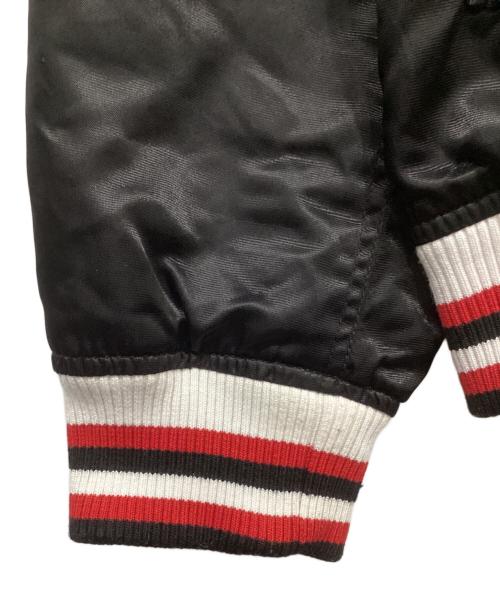 EVISU（エヴィス）EVISU (エヴィス) ナイロンボンバージャケット ブラック×レッド サイズ:2XLの古着・服飾アイテム