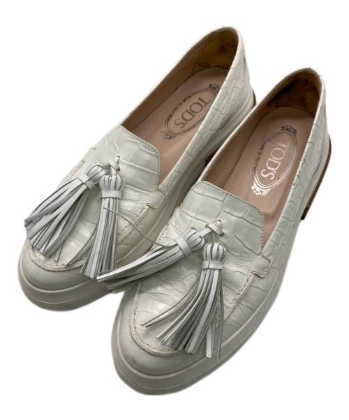 TOD'S（トッズ）TOD'S (トッズ) クロコ型押しタッセルローファー ホワイト サイズ:38の古着・服飾アイテム