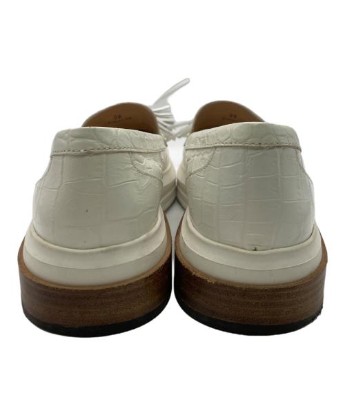 TOD'S（トッズ）TOD'S (トッズ) クロコ型押しタッセルローファー ホワイト サイズ:38の古着・服飾アイテム