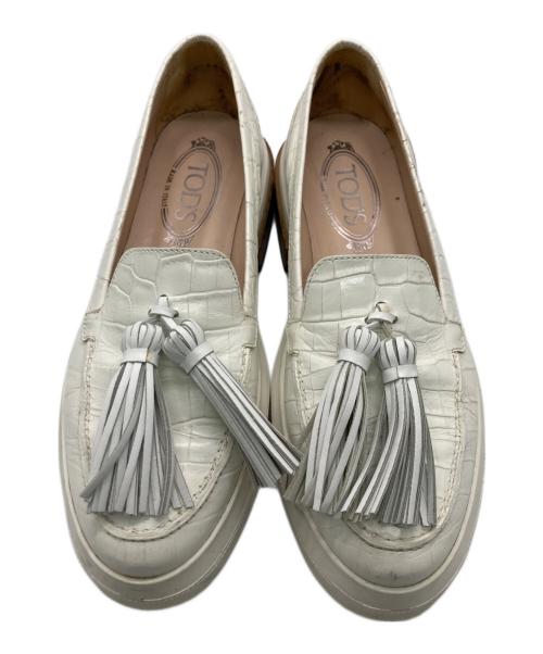 TOD'S（トッズ）TOD'S (トッズ) クロコ型押しタッセルローファー ホワイト サイズ:38の古着・服飾アイテム