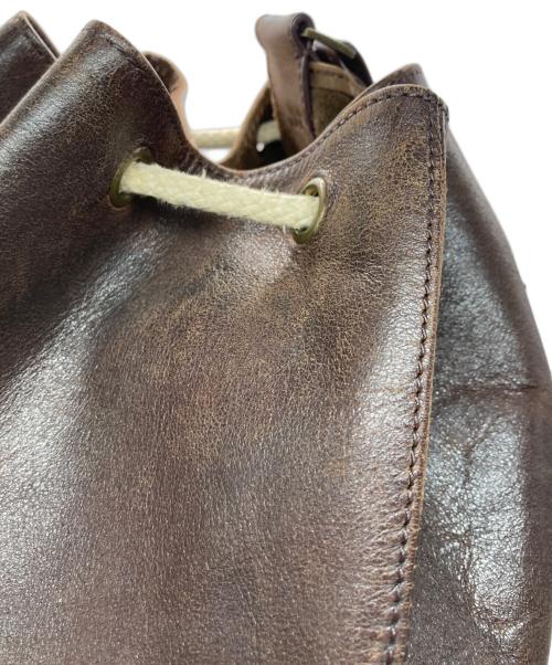 A.P.C.（アーペーセー）A.P.C. (アーペーセー) レザー巾着ショルダーバッグ ブラウンの古着・服飾アイテム