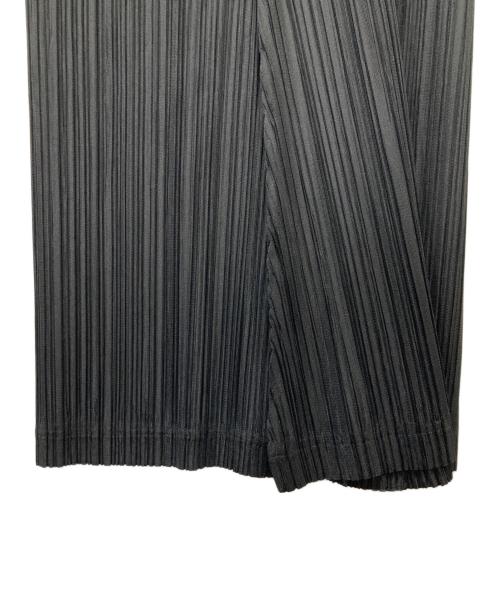 PLEATS PLEASE ISSEY MIYAKE（プリーツプリーズ イッセイミヤケ）PLEATS PLEASE ISSEY MIYAKE (プリーツプリーズ イッセイミヤケ) プリーツパンツ ダークグレー サイズ:1の古着・服飾アイテム