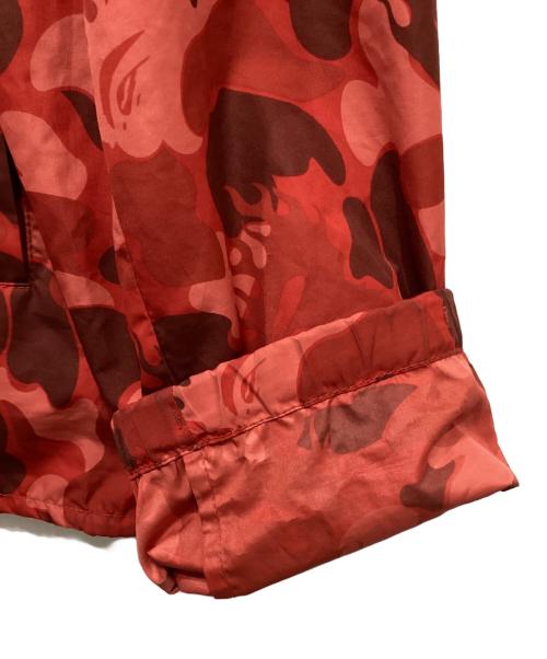 A BATHING APE（アベイシングエイプ）A BATHING APE (アベイシングエイプ) カモ柄ナイロンジャケット レッド サイズ:Mの古着・服飾アイテム