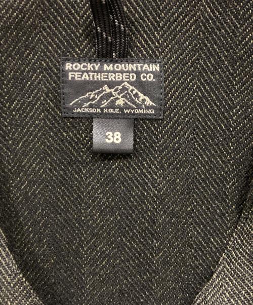RockyMountainFeatherBed（ロッキーマウンテンフェザーベッド）RockyMountainFeatherBed (ロッキーマウンテンフェザーベッド) SYN TWEED DOWN VEST カーキ サイズ:38の古着・服飾アイテム