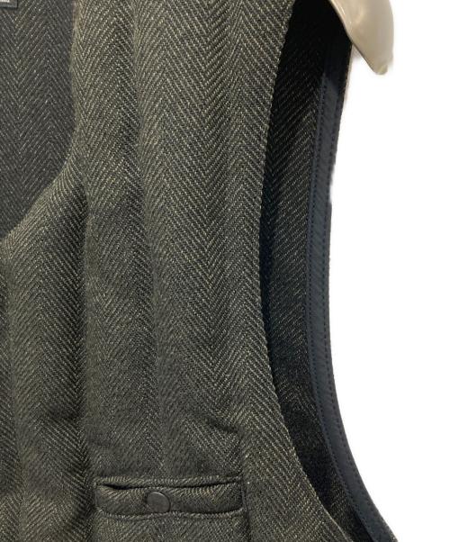RockyMountainFeatherBed（ロッキーマウンテンフェザーベッド）RockyMountainFeatherBed (ロッキーマウンテンフェザーベッド) SYN TWEED DOWN VEST カーキ サイズ:38の古着・服飾アイテム