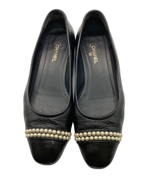 CHANEL（シャネル）CHANEL (シャネル) パール装飾フラットパンプス ブラック サイズ:38の古着・服飾アイテム