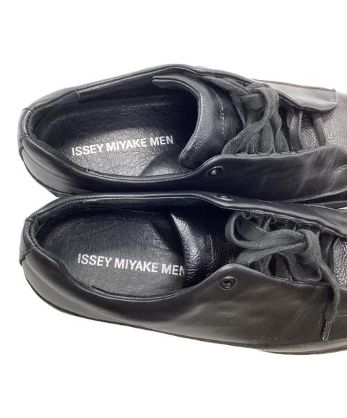 ISSEY MIYAKE MEN（イッセイミヤケメン）ISSEY MIYAKE MEN (イッセイミヤケメン) レザースニーカー ブラック サイズ:4の古着・服飾アイテム