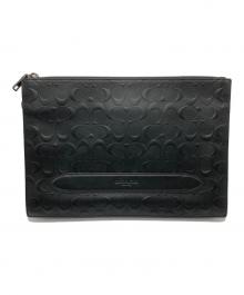 COACH（コーチ）の古着「シグネチャーエンボスドクラッチバッグ」｜ブラック