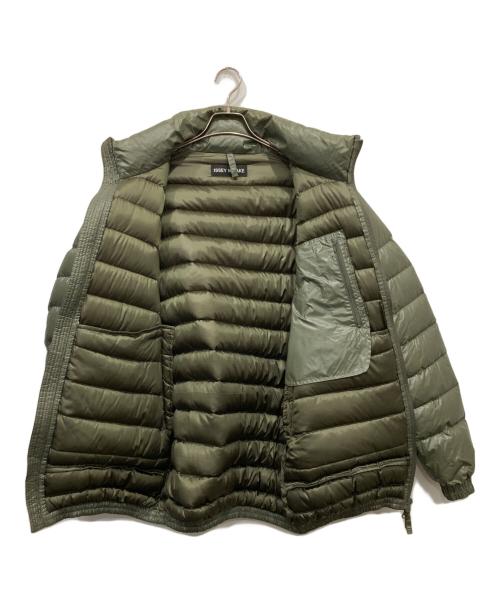 ISSEY MIYAKE（イッセイミヤケ）ISSEY MIYAKE (イッセイミヤケ) ダウンジャケット カーキ サイズ:3の古着・服飾アイテム