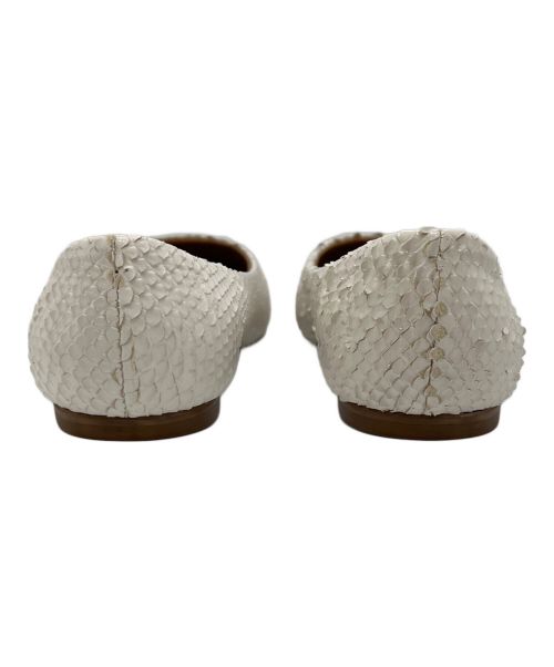 Pippichic（ピッピシック）Pippichic (ピッピシック) パイソンフラットパンプス ホワイト サイズ:37　１/2の古着・服飾アイテム