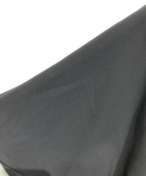 23区（ニジュウサンク）23区 (ニジュウサンク) ストレッチジョーゼット レイヤー カットソー グレー サイズ:38の古着・服飾アイテム