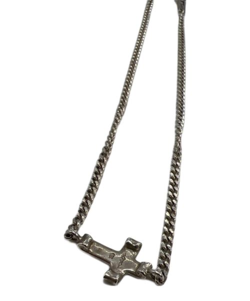 THE CRIMIE（ザ クライミー）THE CRIMIE (ザ クライミー) LETTER RIBBON CROSS ASYMMETRY SILVER NECKLESSの古着・服飾アイテム