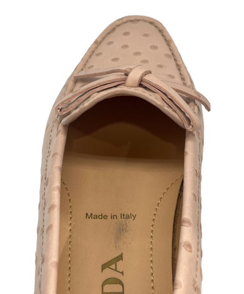 PRADA（プラダ）PRADA (プラダ) オーストリッチタイプ ロゴドライビングシューズ ピンク サイズ:36 1/2の古着・服飾アイテム