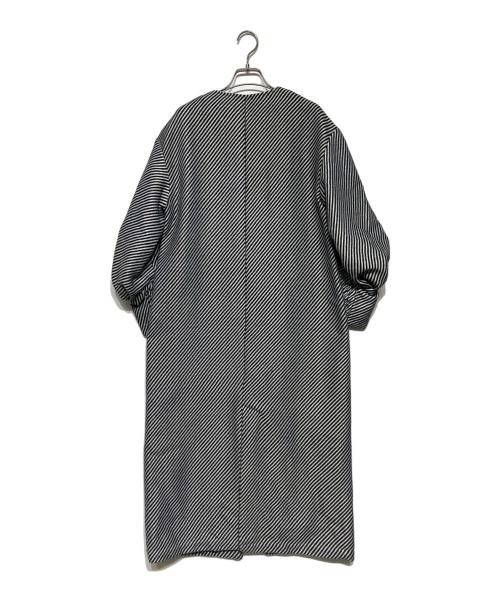 Ameri（アメリ）Ameri (アメリ) 2WAY CAPE PUFF SLEEVE COAT ホワイト×ブラック サイズ:S 未使用品の古着・服飾アイテム