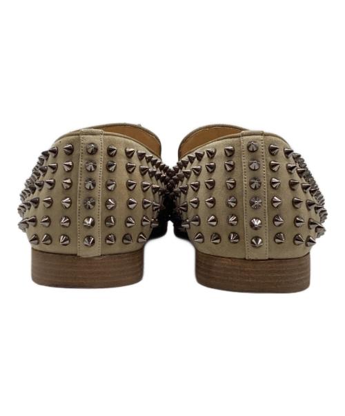Christian Louboutin（クリスチャン・ルブタン）Christian Louboutin (クリスチャン・ルブタン) スタッズスリッポン ベージュ サイズ:45の古着・服飾アイテム