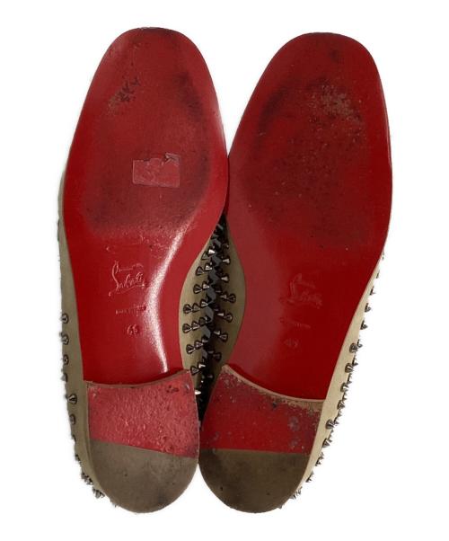 Christian Louboutin（クリスチャン・ルブタン）Christian Louboutin (クリスチャン・ルブタン) スタッズスリッポン ベージュ サイズ:45の古着・服飾アイテム